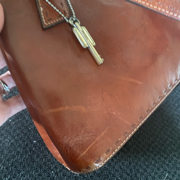 Fossil Tote with matching wallet - Picture 16 of 16